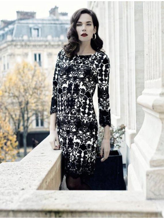 technisch Geleerde Verval Korte jurk met zwart witte baroque print en driekwart mouwen | Anne Sophie