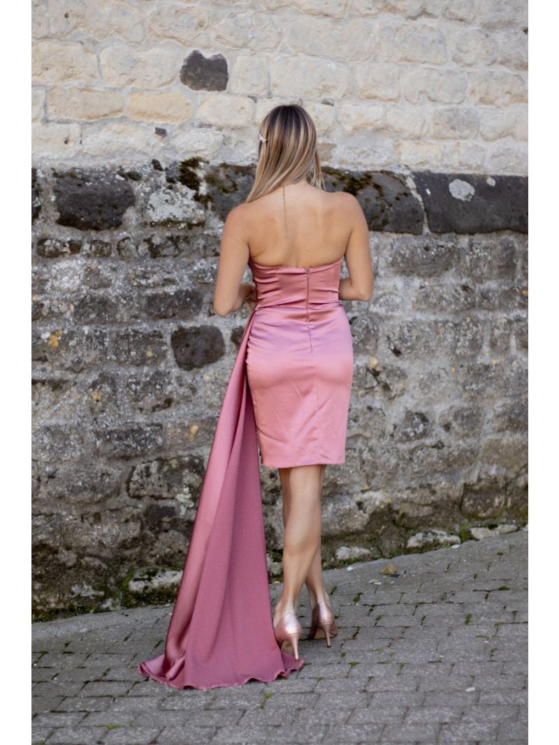 Korte roze jurk met sluier