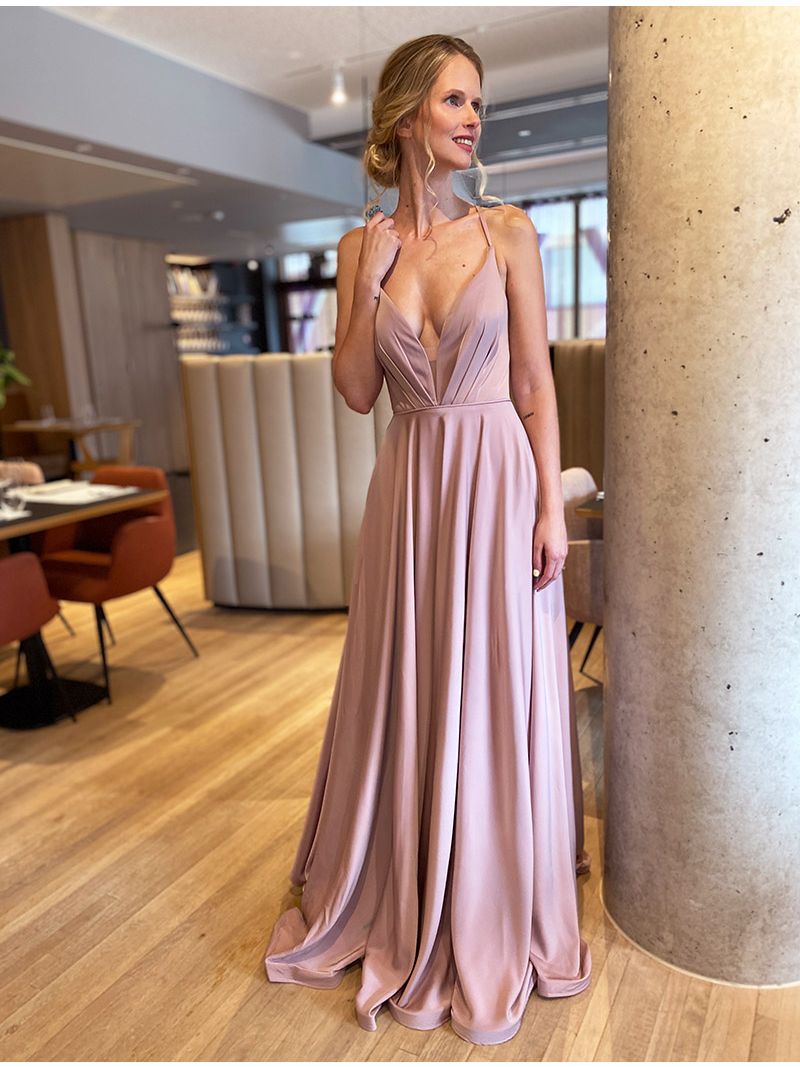 Lange jurk met een diepe halsuitsnijding - Roze