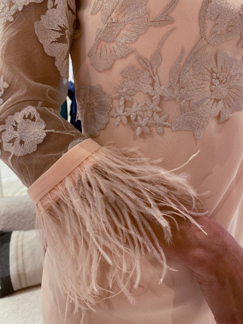 Robe mi-longue avec manches en dentelle - Rose pâle